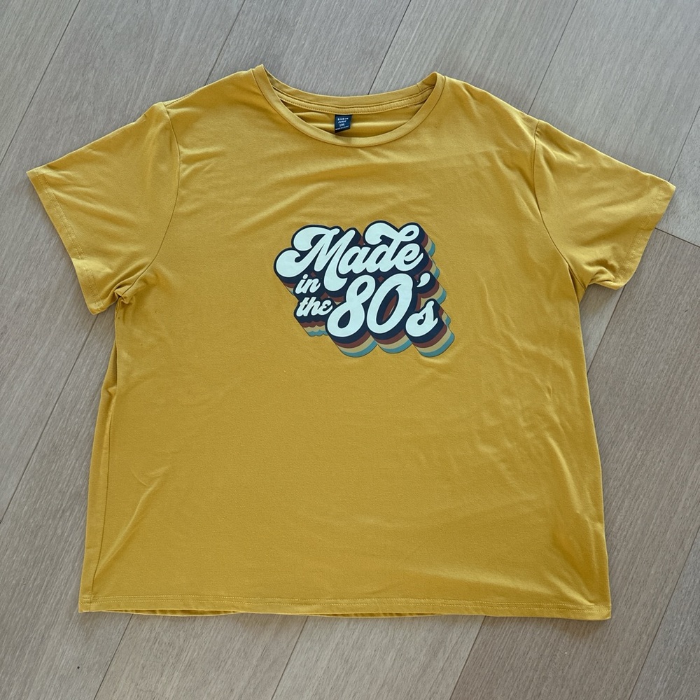 Size 1XL   and Soft  tshirt made of 95% polyester 5% Elastine.Made in 80’s